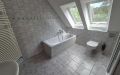 DG: Bad mit Wanne und Dusche