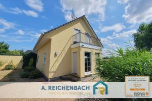 Einziehen und wohlfühlen – Bezugsfertiges Einfamilienhaus mit Terrasse, Balkon und Naturteich!