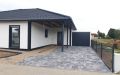 Hausansicht mit Garage
