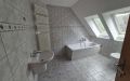 DG: Bad mit Wanne und Dusche