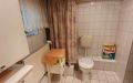 Bad mit Dusche und WC