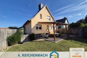 Bezugsfertiges Einfamilienhaus mit ausgebautem Keller und gepflegter Außenanlage zu verkaufen!